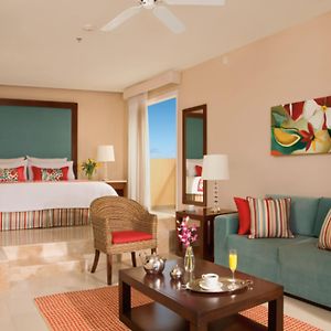 Junior Suite Tropical View King Bed