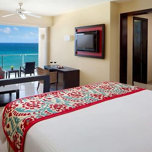 Preferred Club Ocean Front King Bed